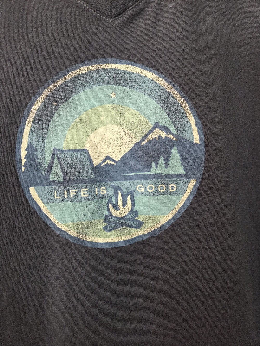 Life is Good Mountain Campfire Circle Graphic V-Neck Tee Blue Size XL - Picture 5 of 7